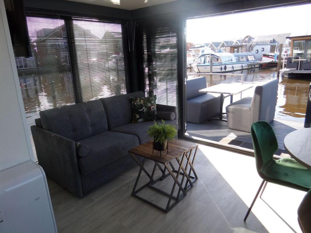 Modern Houseboat With Air Conditioning Located In Marina Uitgeest Exterior foto