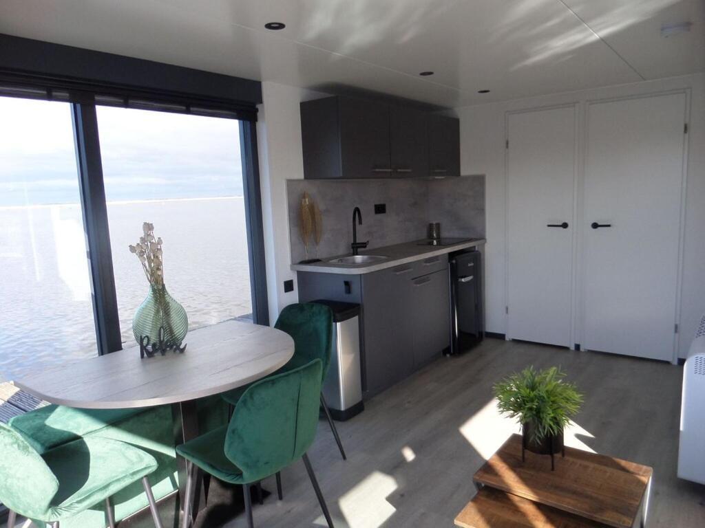 Modern Houseboat With Air Conditioning Located In Marina Uitgeest Exterior foto